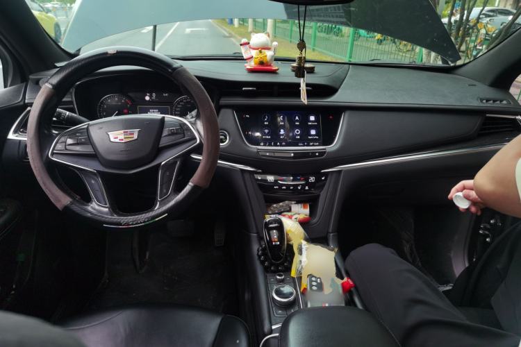 Used Cadillac XT5 2020 28T Luxury Version Center Console