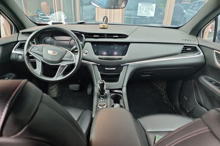 Used Cadillac XT5 2020 28T Luxury Version Center Console