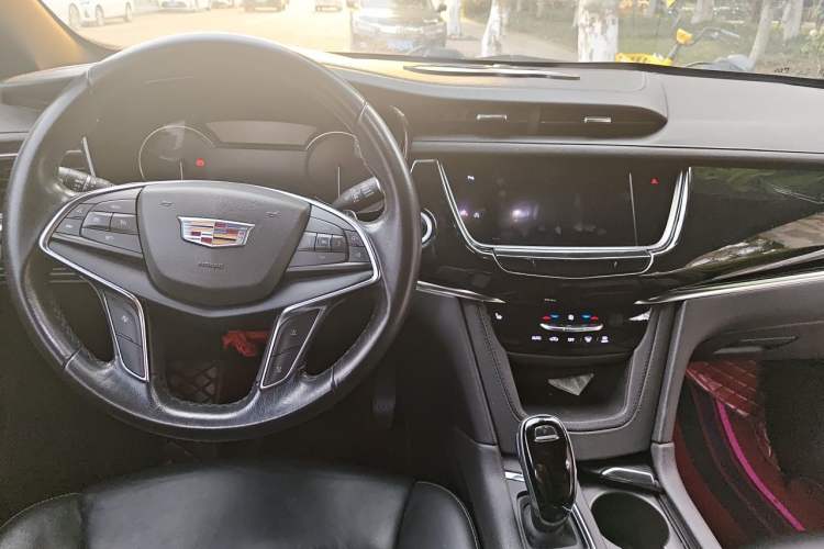 Used Cadillac XT5 2020 Revised Version 28T Luxury Edition Center Console
