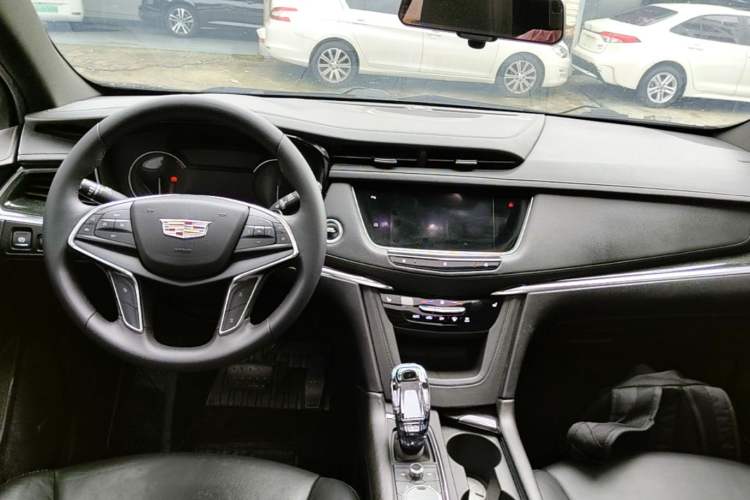 Used Cadillac XT5 2020 28T Luxury Version Center Console