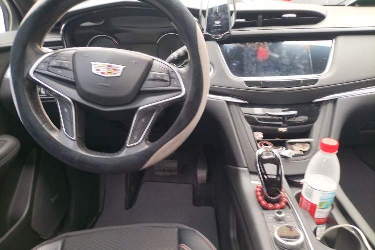 Used Cadillac XT5 2020 Revised Version 28T Luxury Edition Center Console