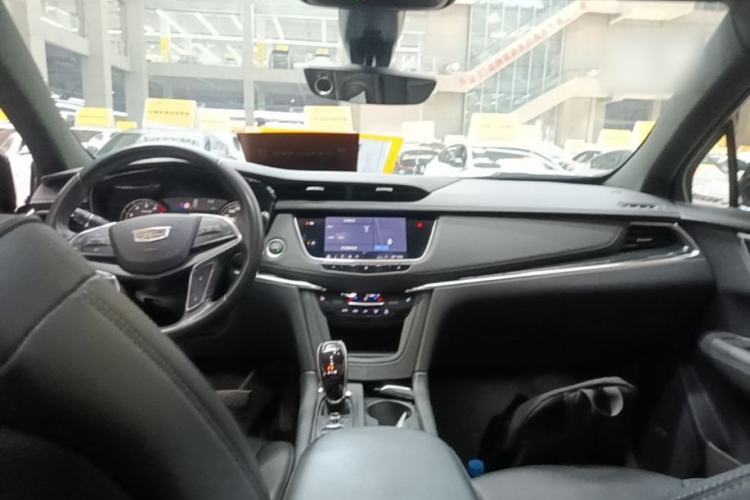Used Cadillac XT5 2020 Revised Version 28T Luxury Edition Center Console