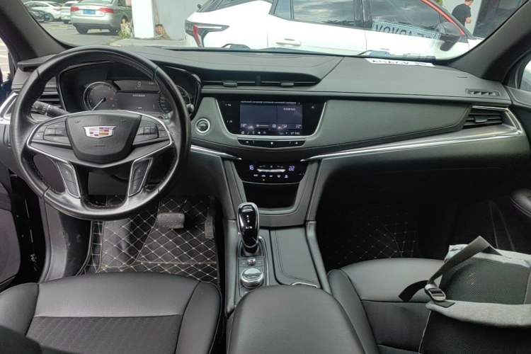 Used Cadillac XT5 2020 28T Tech Edition Center Console