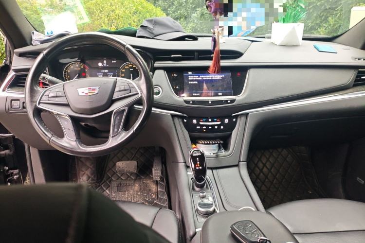 Used Cadillac XT5 2020 Revised Version 28T Luxury Edition Center Console