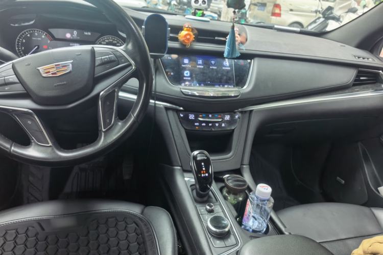Used Cadillac XT5 2020 28T Luxury Version Center Console