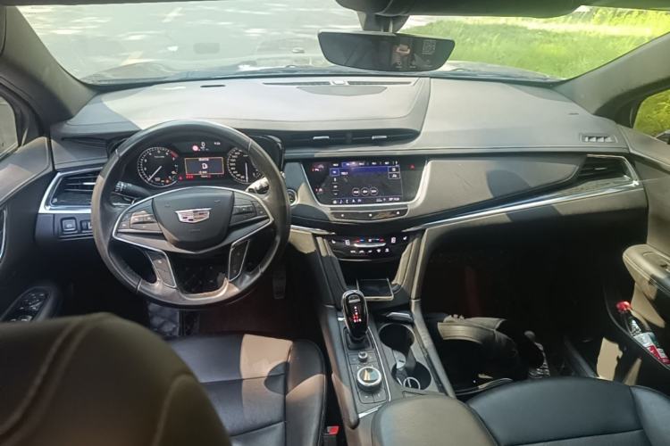 Used Cadillac XT5 2020 28T Luxury Version Center Console