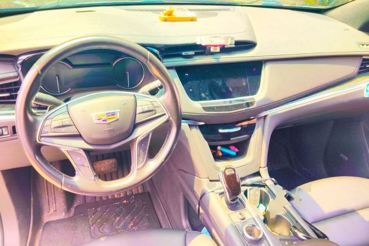 Used Cadillac XT5 2020 Revised Version 28T Luxury Edition Center Console