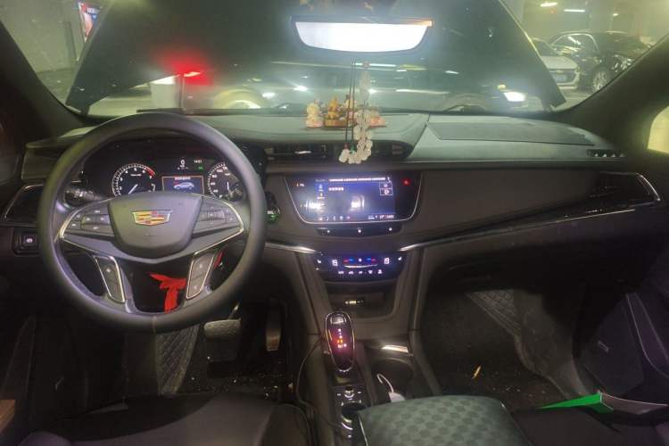 Used Cadillac XT5 2020 Revised Version 28T Luxury Edition Center Console
