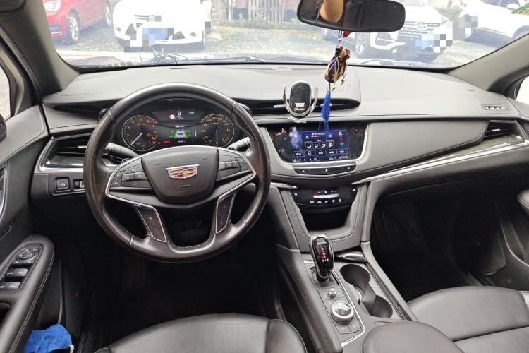 Used Cadillac XT5 2020 Revised Version 28T Luxury Edition Center Console