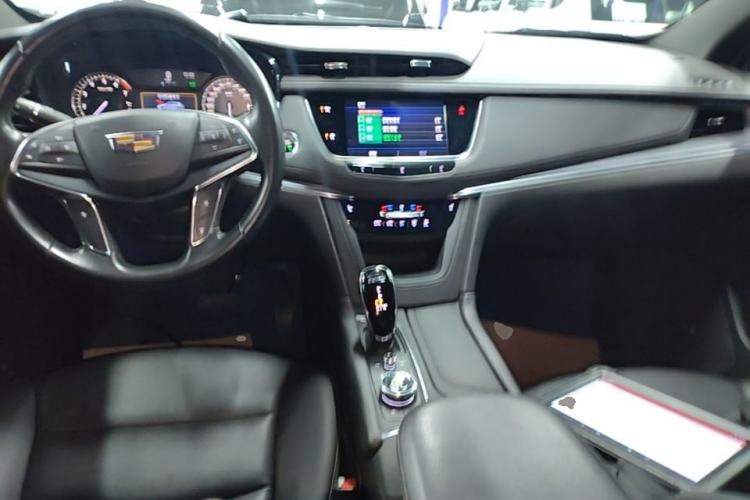 Used Cadillac XT5 2020 28T Four-Wheel Drive Tech Version Center Console