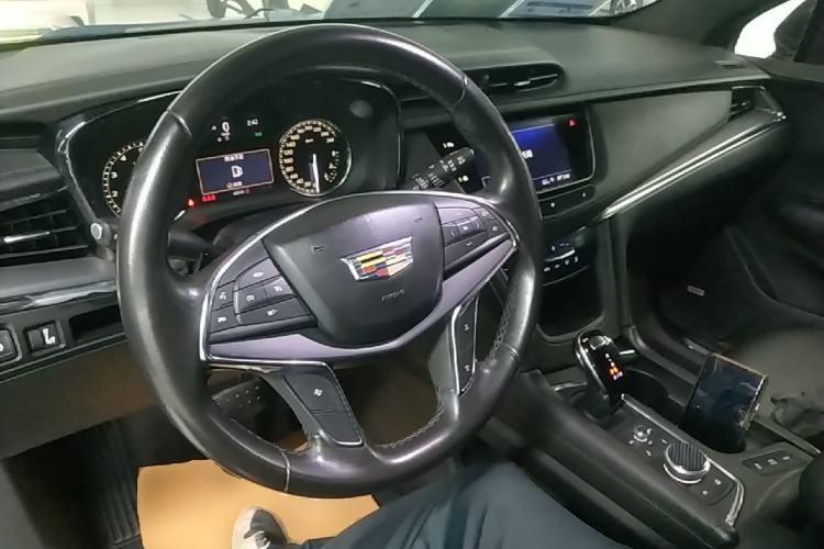 Used Cadillac XT5 2020 28T Tech Edition Center Console