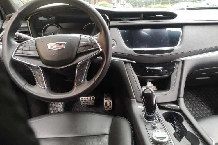 Used Cadillac XT5 2020 28T Luxury Version Center Console