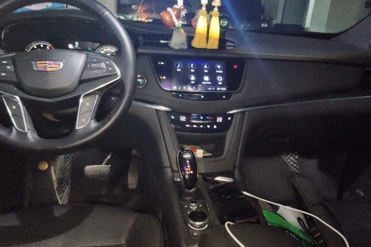 Used Cadillac XT5 2020 28T Luxury Version Center Console