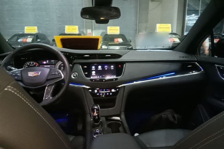 Used Cadillac XT5 2020 28T Luxury Version Center Console