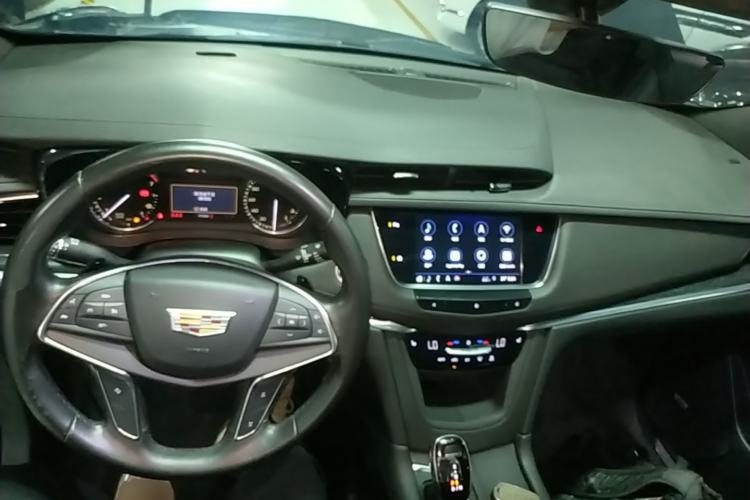 Used Cadillac XT5 2020 Revised Version 28T Luxury Edition Center Console