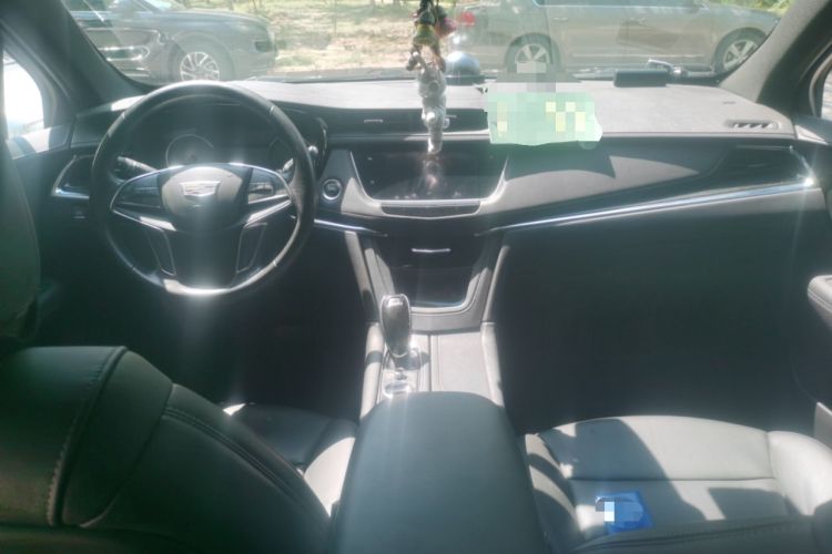 Used Cadillac XT5 2020 Revised Version 28T Tech Edition Center Console
