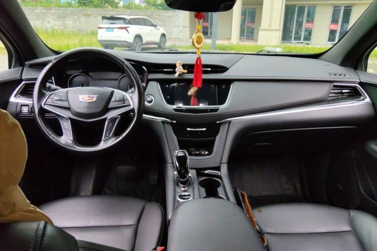 Used Cadillac XT5 2020 28T Luxury Version Center Console