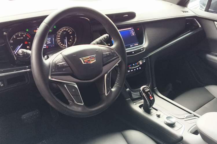 Used Cadillac XT5 2020 28T Luxury Version Center Console