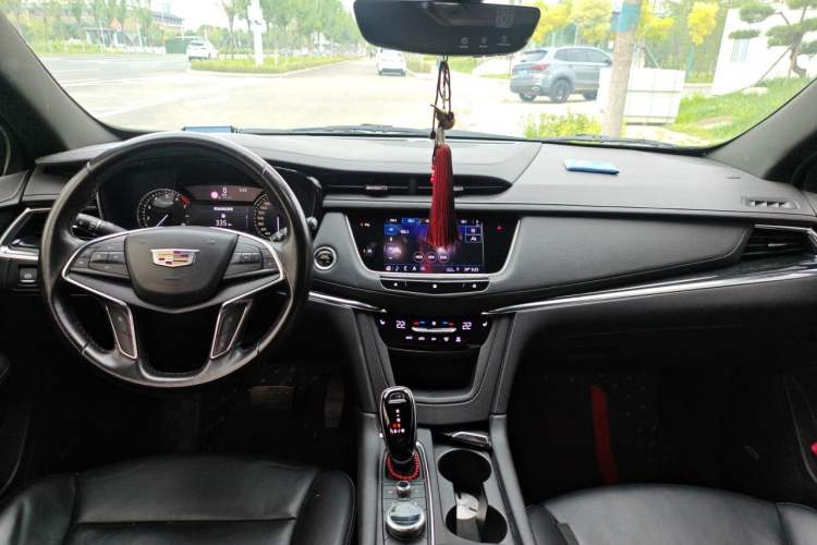 Used Cadillac XT5 2020 28T Luxury Version Center Console