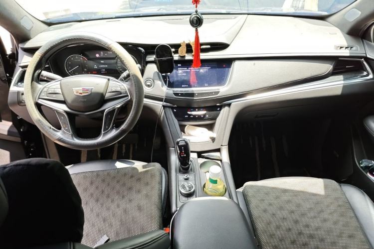 Used Cadillac XT5 2020 28T Luxury Version Center Console