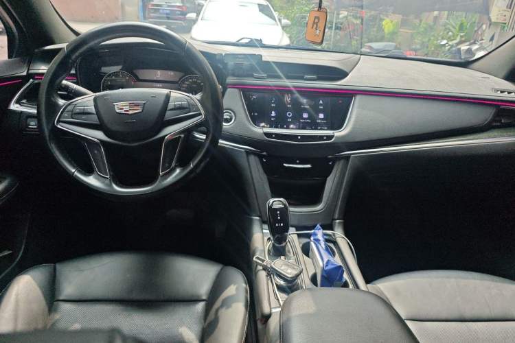 Used Cadillac XT5 2020 28T Luxury Version Center Console