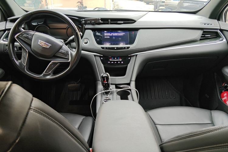 Used Cadillac XT5 2020 Revised Version 28T Luxury Edition Center Console