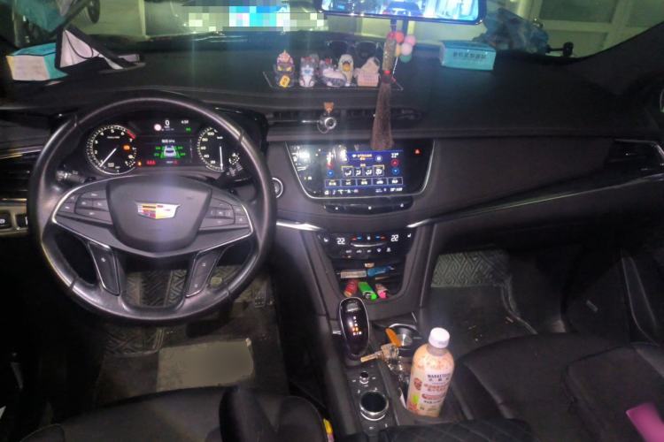 Used Cadillac XT5 2020 Revised Version 28T Luxury Edition Center Console