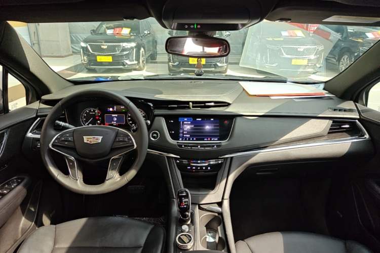 Used Cadillac XT5 2020 Revised Version 28T Luxury Edition Center Console