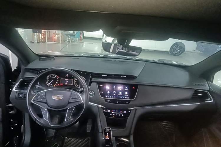 Used Cadillac XT5 2020 Revised Version 28T Luxury Edition Center Console