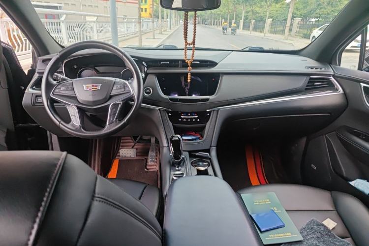 Used Cadillac XT5 2020 Revised Version 28T Luxury Edition Center Console