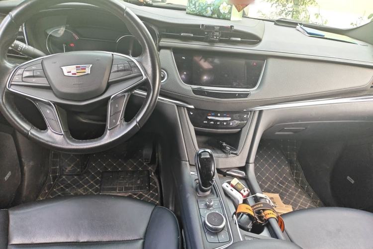 Used Cadillac XT5 2020 Revised Version 28T Luxury Edition Center Console
