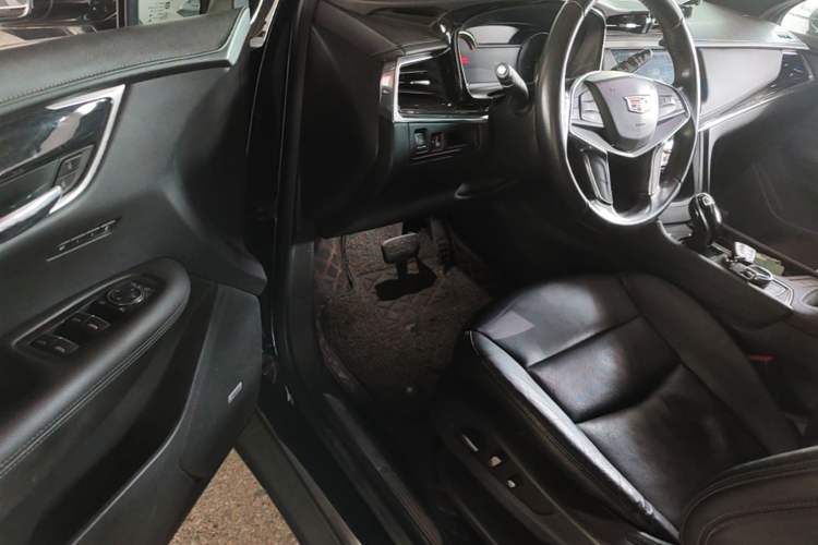 Used Cadillac XT5 2020 28T Luxury Version Driver Seat