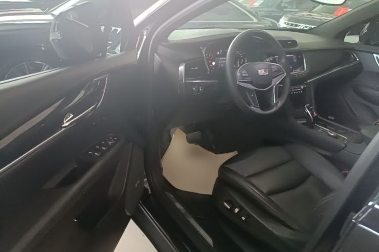 Used Cadillac XT5 2020 28T Luxury Version Driver Seat
