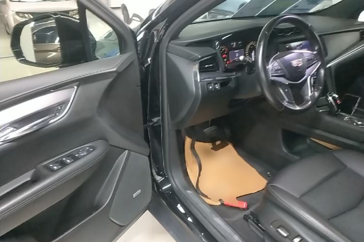 Used Cadillac XT5 2020 28T Tech Edition Driver Seat