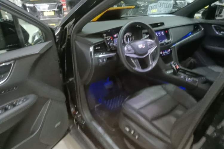 Used Cadillac XT5 2020 28T Luxury Version Driver Seat