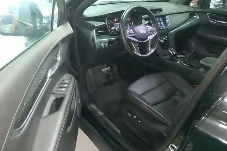 Used Cadillac XT5 2020 Revised Version 28T Luxury Edition Driver Seat