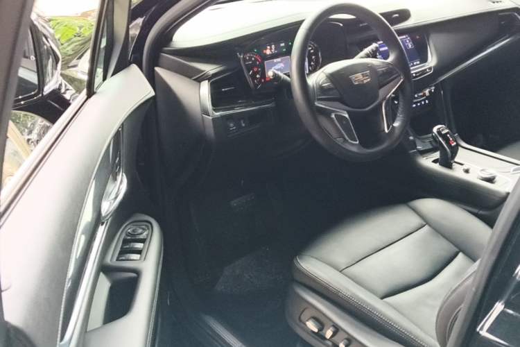 Used Cadillac XT5 2020 28T Luxury Version Driver Seat