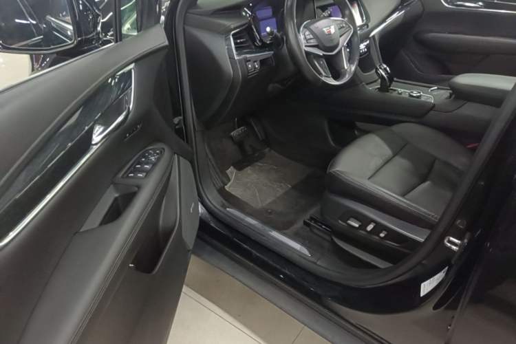 Used Cadillac XT5 2020 28T Luxury Version Driver Seat