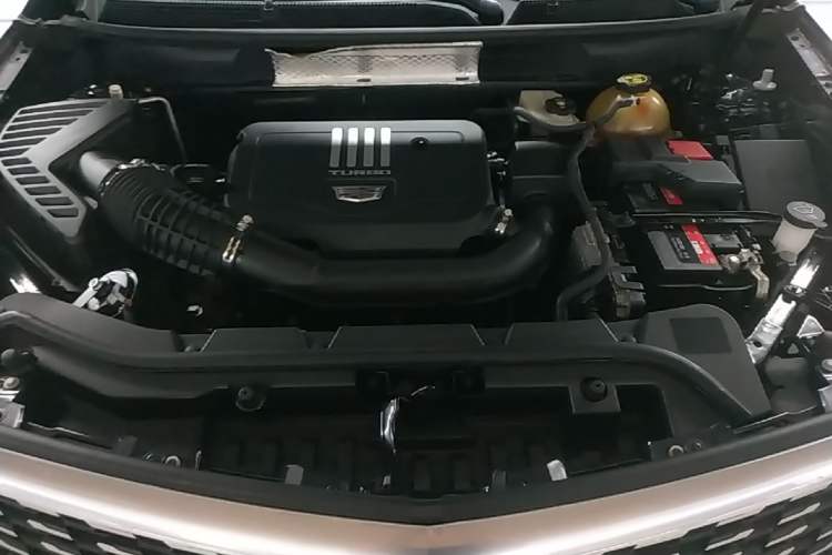 Used Cadillac XT5 2020 28T Tech Edition Engine Bay