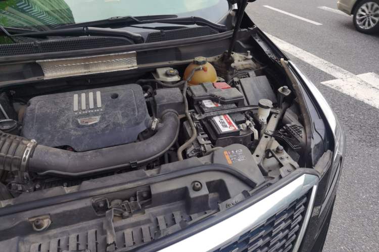 Used Cadillac XT5 2020 28T Luxury Version Engine Bay Left