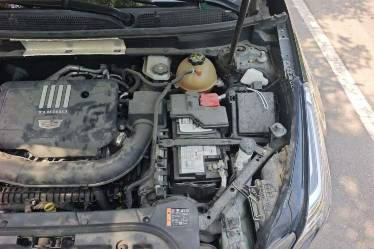 Used Cadillac XT5 2020 Revised Version 28T Luxury Edition Engine Bay Left