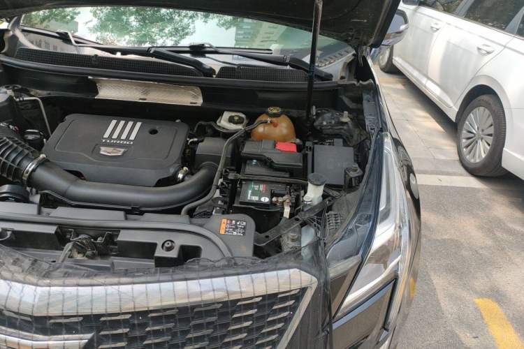 Used Cadillac XT5 2020 Revised Version 28T Luxury Edition Engine Bay Left
