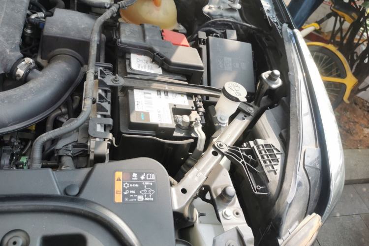Used Cadillac XT5 2020 28T Luxury Version Engine Bay Left