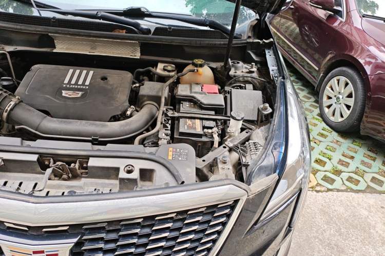 Used Cadillac XT5 2020 28T Luxury Version Engine Bay Left