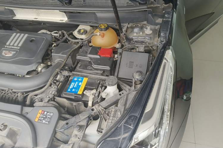 Used Cadillac XT5 2020 Revised Version 28T Luxury Edition Engine Bay Left