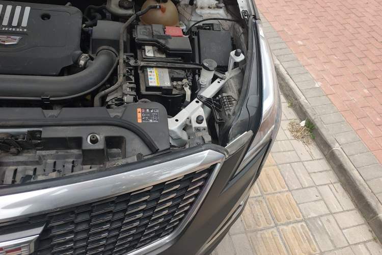 Used Cadillac XT5 2020 Revised Version 28T Luxury Edition Engine Bay Left