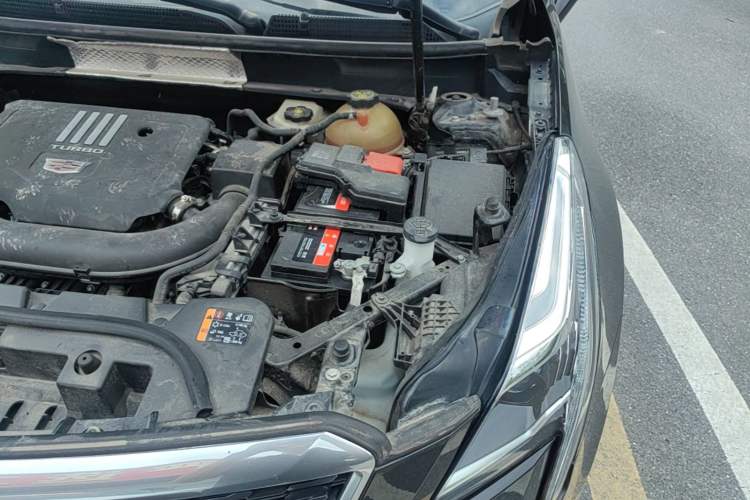 Used Cadillac XT5 2020 28T Tech Edition Engine Bay Left