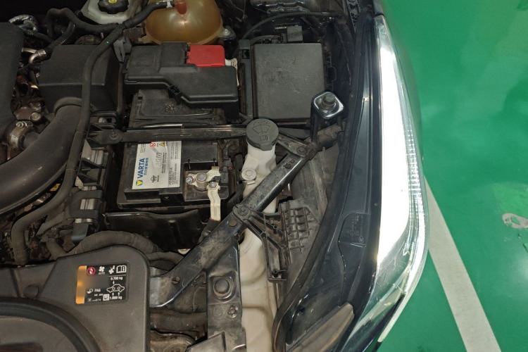 Used Cadillac XT5 2020 Revised Version 28T Luxury Edition Engine Bay Left