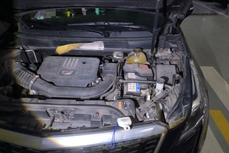 Used Cadillac XT5 2020 28T Luxury Version Engine Bay Left