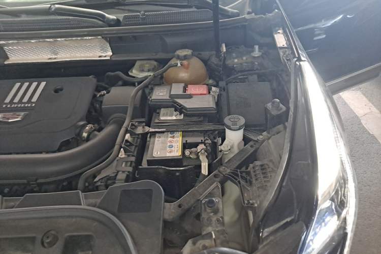 Used Cadillac XT5 2020 Revised Version 28T Luxury Edition Engine Bay Left